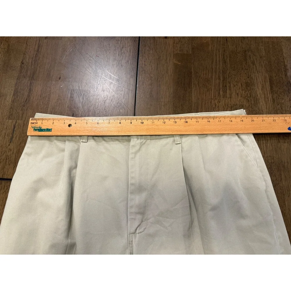 Lee Performance Khakis Mens 39x31 Tan Pleated Front Straight Leg Chino Pants
